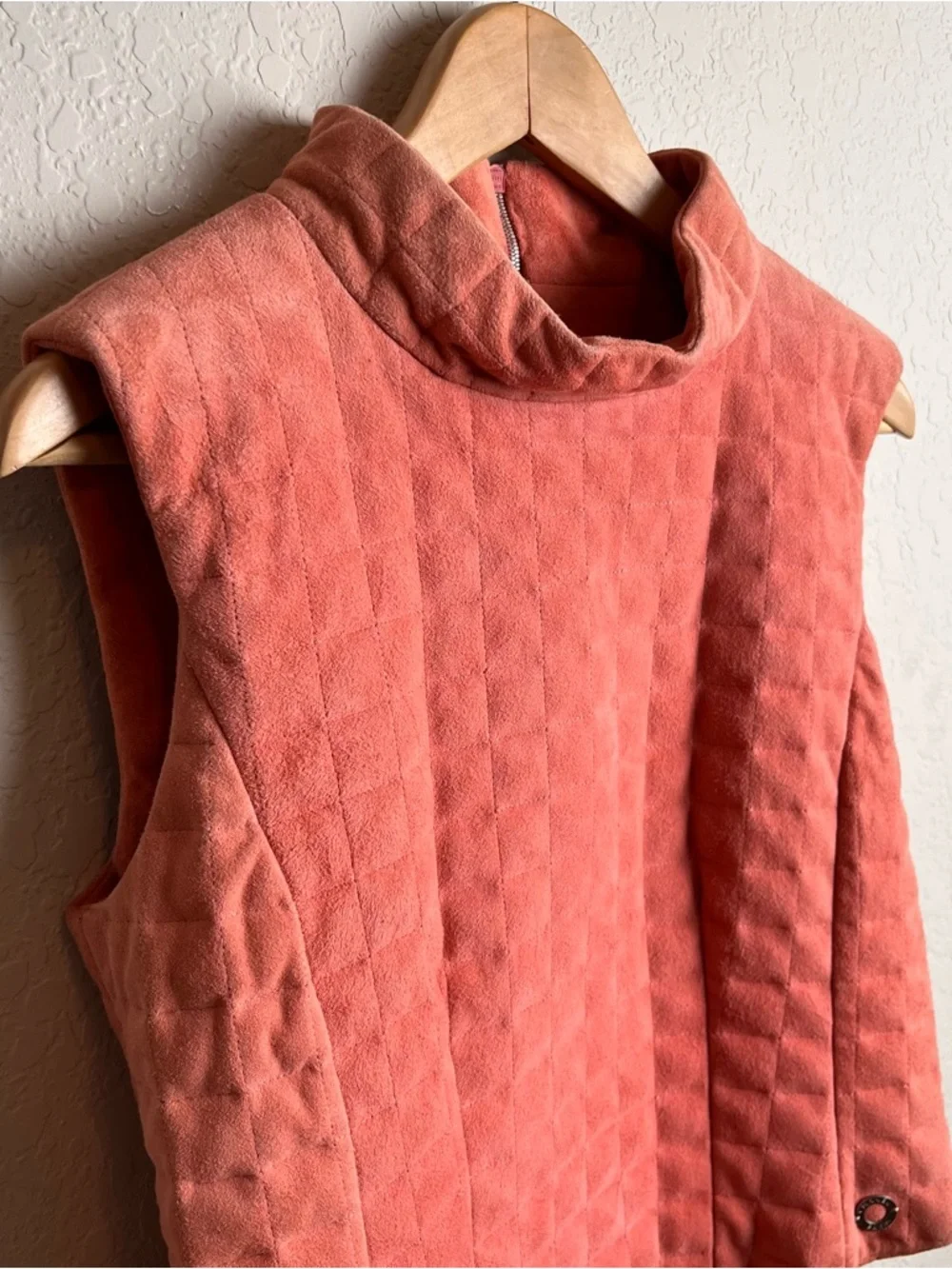 Chanel Vintage 1999 Salmon Pink Quilted Suede Top Vest Goat Skin 40 Rare